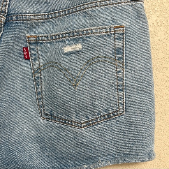 Levi’s 501 Distressed Denim Cutoff Shorts Women’s Size W31 Light Blue - Picture 2 of 8